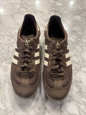 adidas Brown with Cream Stripe Retro Runner-men’s size 9//women’s size 10